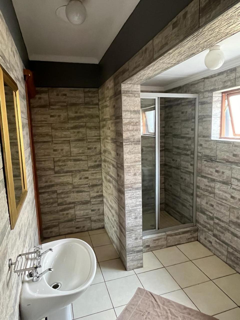 Balfour Lodge Luaran gambar